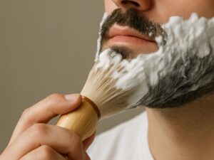 cuidado masculino natural con jabón de afeitar pachulí